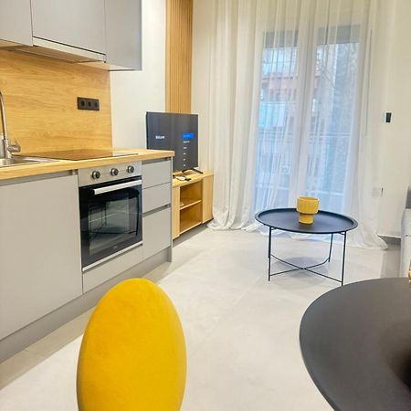 Luna-Your Urban Stay Солун Екстериор снимка